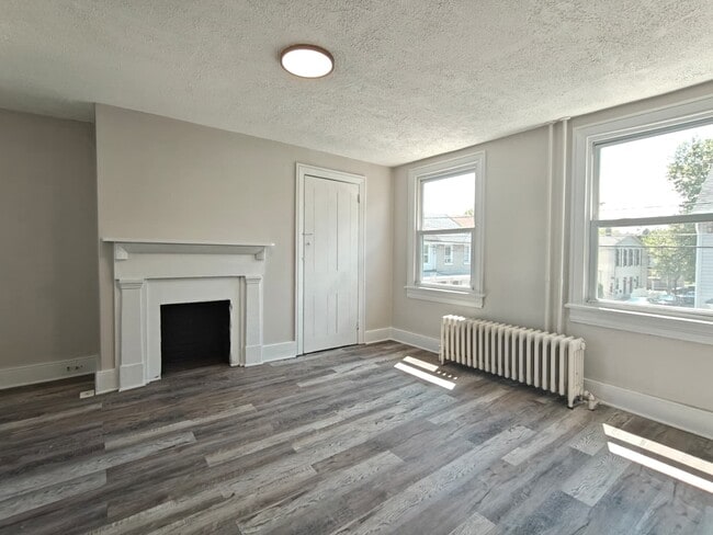 Building Photo - 317 Borden St