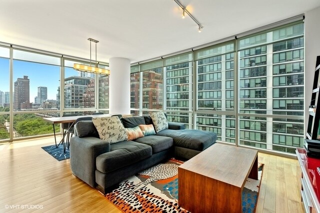 Primary Photo - 1201 S Prairie Ave