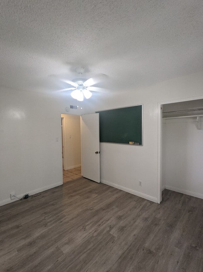 Building Photo - Updated 5 bedroom 3 bathroom house w/ HUGE YARD