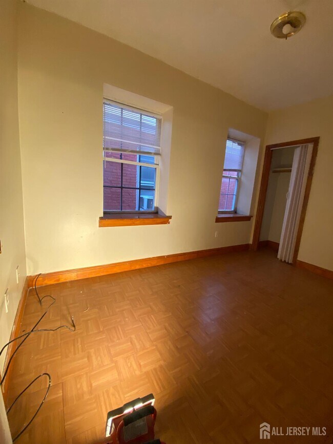 Building Photo - 98 Catalpa Ave