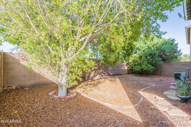 Building Photo - 1078 E Saragosa St