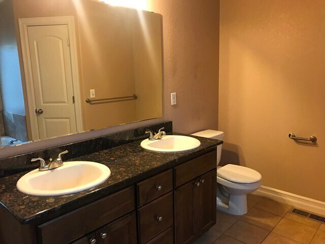 Building Photo - 3Bd/2Ba Single Story House - Available to View!