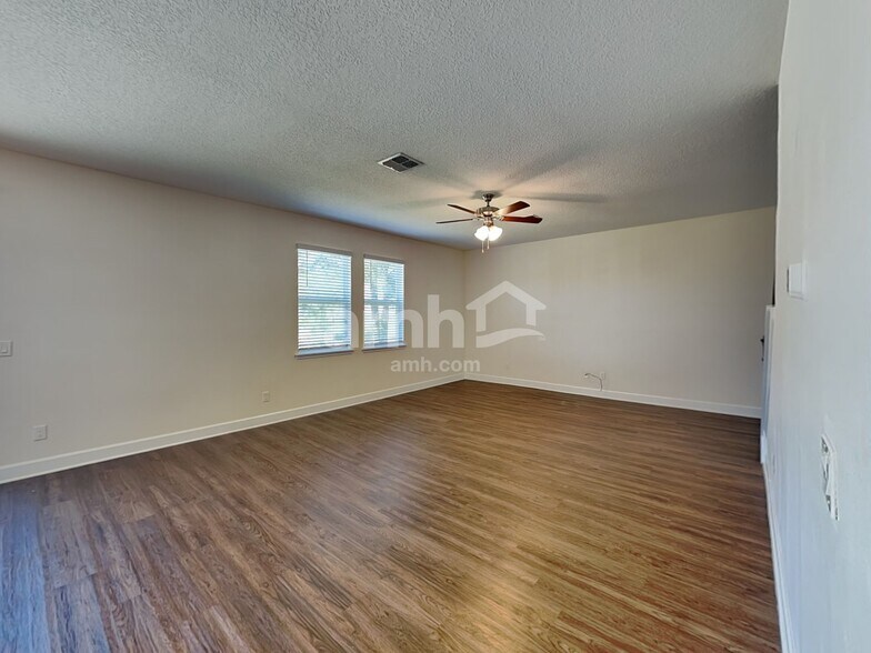 Building Photo - 242 Crestrun Loop