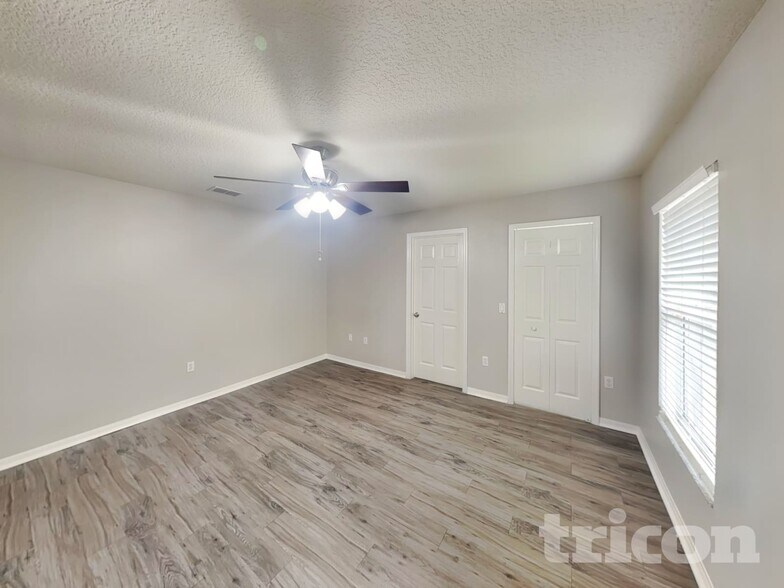 Building Photo - 1090 3rd Ave