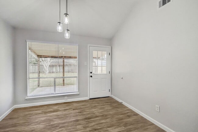 Building Photo - 15910 Plover Ct