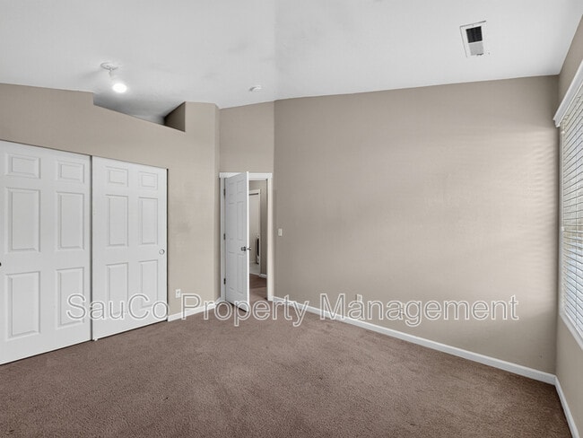 Building Photo - 5605 NE Caddis Dr
