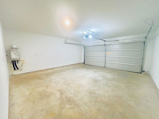 Building Photo - 3043 Mallorca Dr