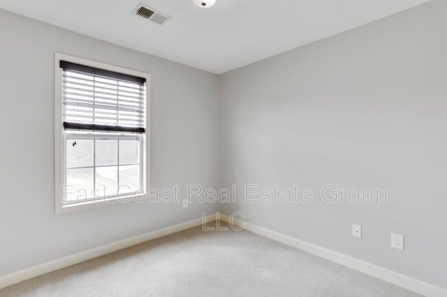 Building Photo - 38 Envy Ct