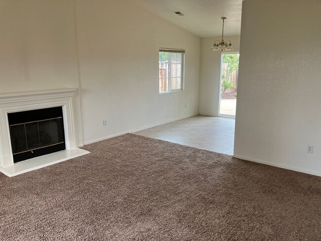 Building Photo - 4 Bedroom 2 Bath House for Rent