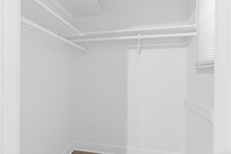 Building Photo - 736 Olive Ave