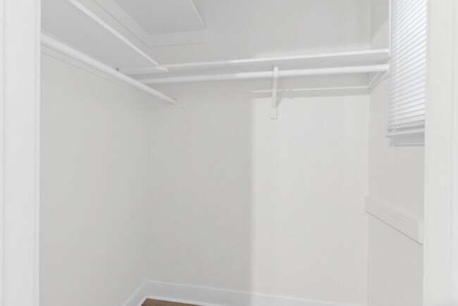 Building Photo - 736 Olive Ave