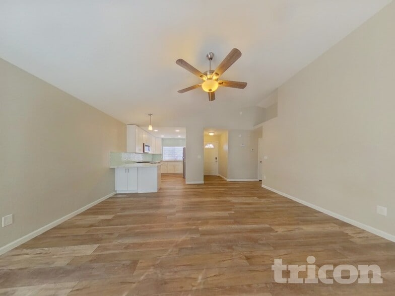 Building Photo - 857 E Saragosa St