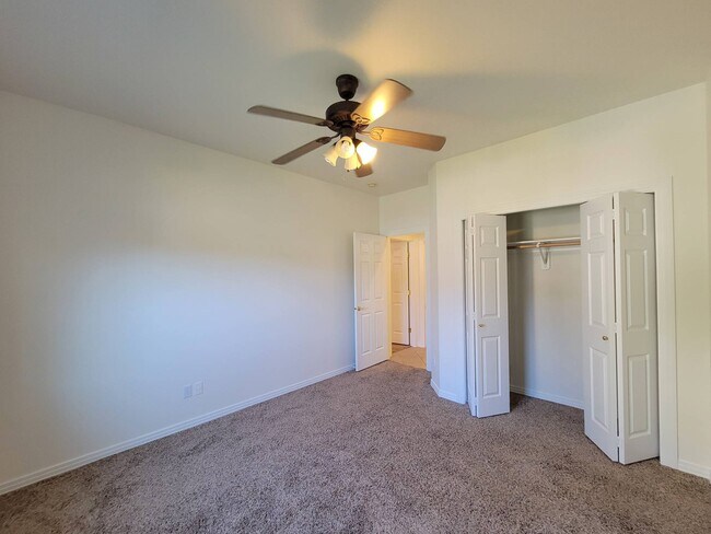 Building Photo - 1200 W Canyon Lakes Dr