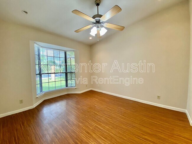 Building Photo - 1601 Faro Dr