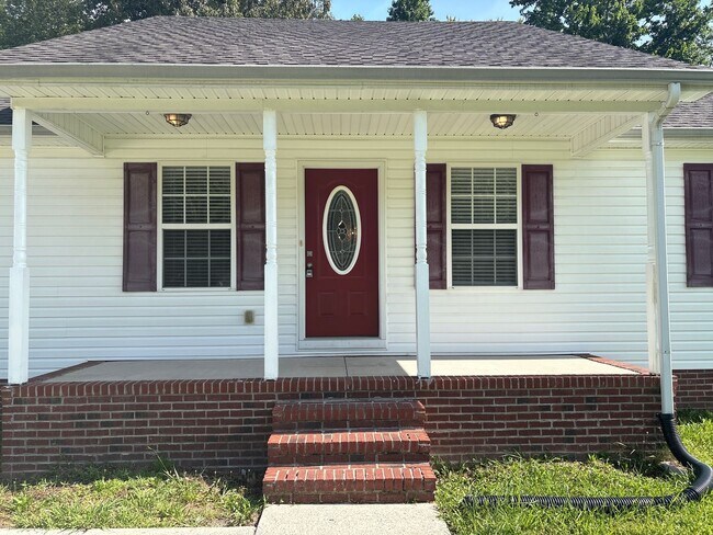 Building Photo - Charming Home with Covered Back Deck and Fenced in Yard...
