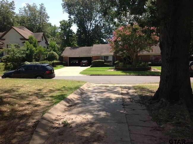 Building Photo - 624 Nacogdoches St