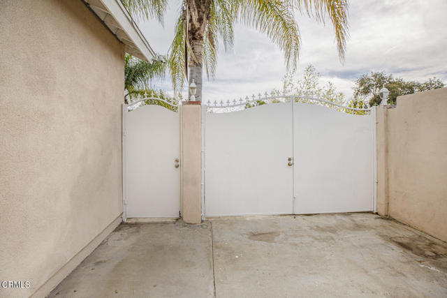 Building Photo - 11817 Jouett St