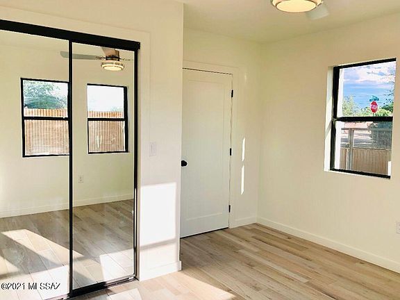 Building Photo - 1102 W Erie St