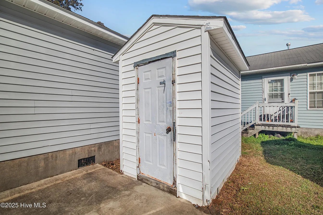 Building Photo - 1216 Walt Bellamy Dr