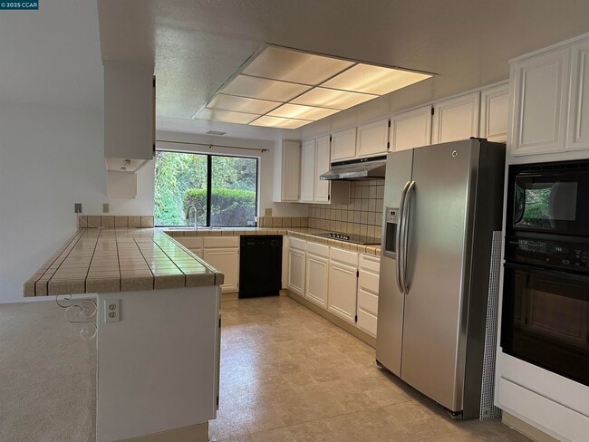 Building Photo - 224 Lasso Cir