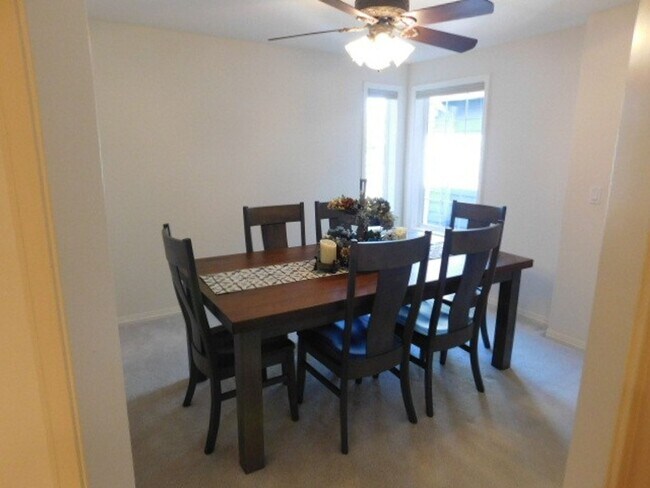 Building Photo - 3Bd/2Ba Single Story House- For viewing!