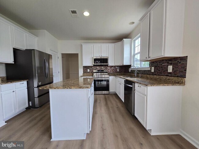 Building Photo - 173 Heartleaf Ln