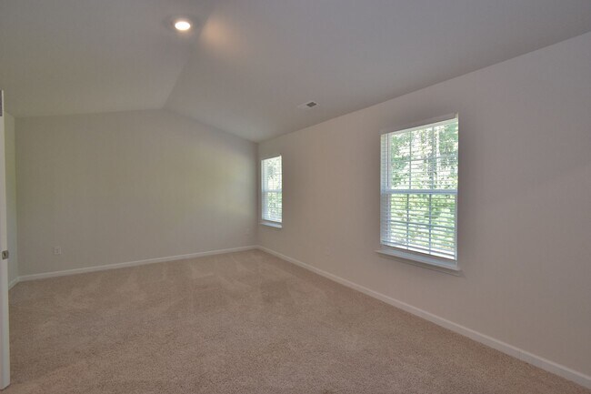 Building Photo - 163 Rosemount
