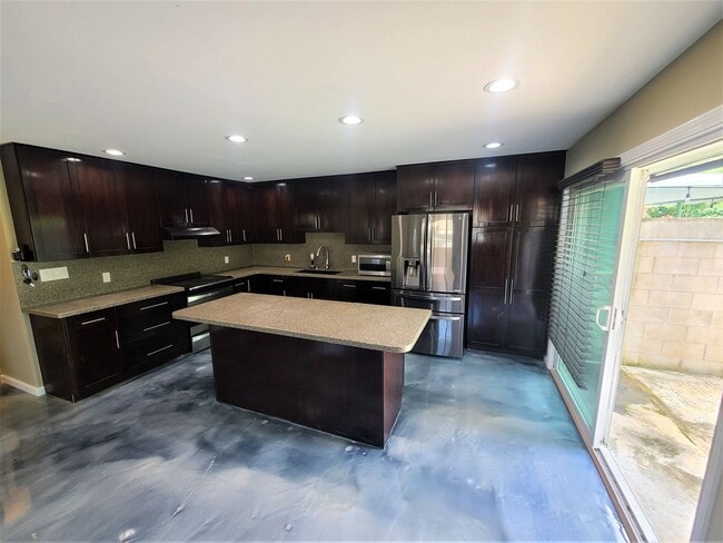 Building Photo - Beautifully remodeled!  3/2/2 Kahaluu cul de sac