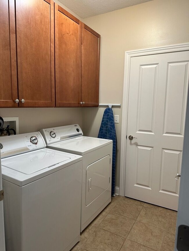 Building Photo - Charming 2 beds 2 baths in Columbus!