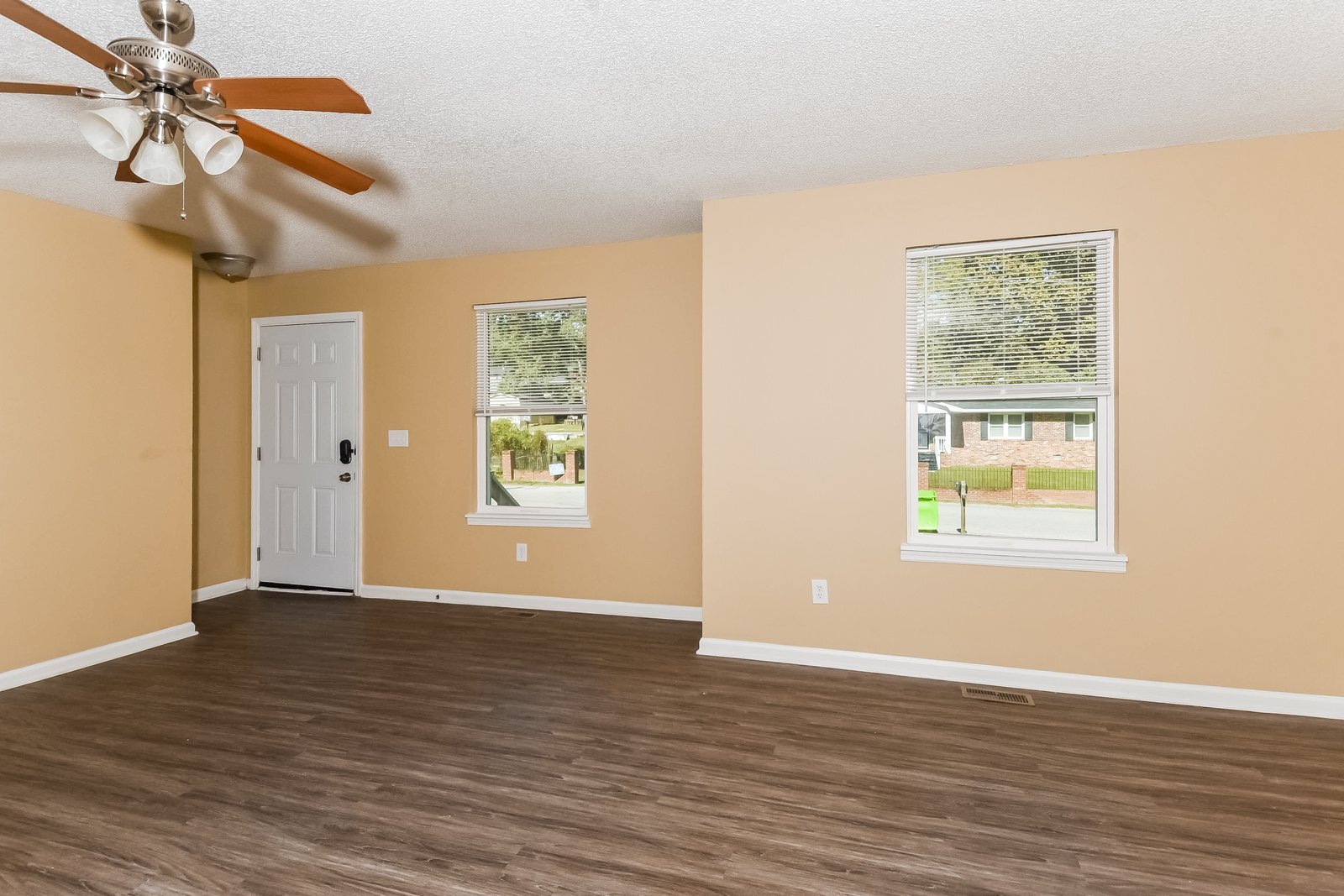 Building Photo - 7352 Pinedale Dr