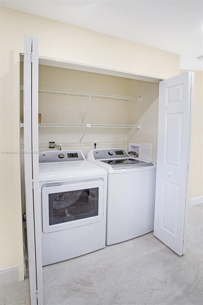 Building Photo - 9431 Boca Cove Cir