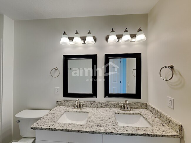 Building Photo - 836 Orwell St