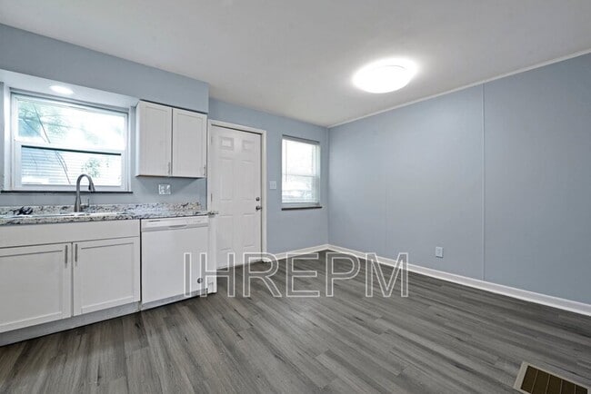 Building Photo - 316 B S Chase Ave