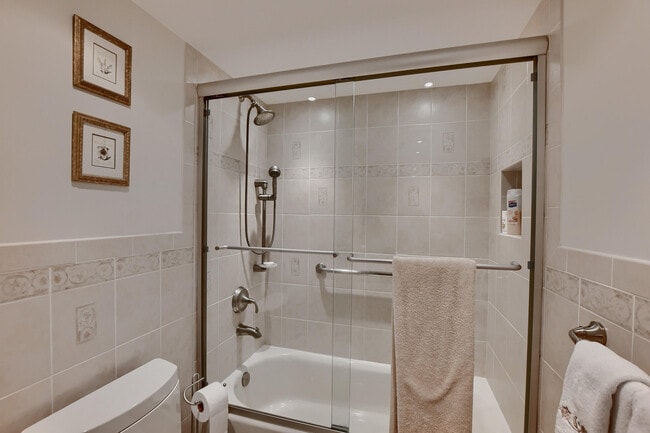 Building Photo - 6748 Willow Wood Dr