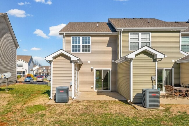 Building Photo - Beautiful 2 Bedroom 2 1/2 Bath Condo For Rent Near Beachaven Vineyard!