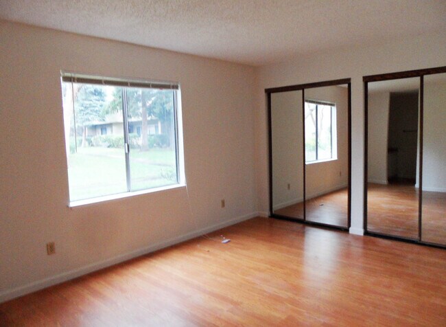 Building Photo - Cozy condominium in Blossom Valley. Hardwood floor, dishwasher, balcony.