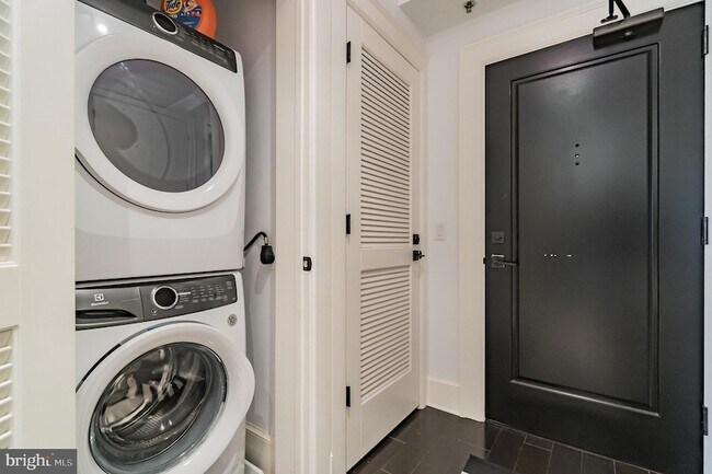 Building Photo - 1011 M St NW