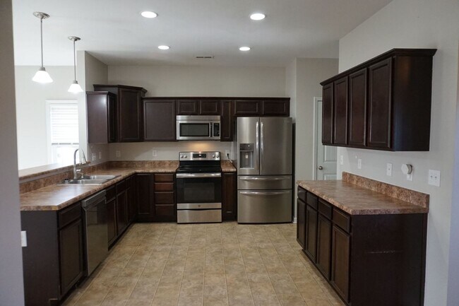 Building Photo - 3 Bedroom 2.5 Bathroom with a Bonus Room located in The Cottages at Petersburg Subdivision, Richl...