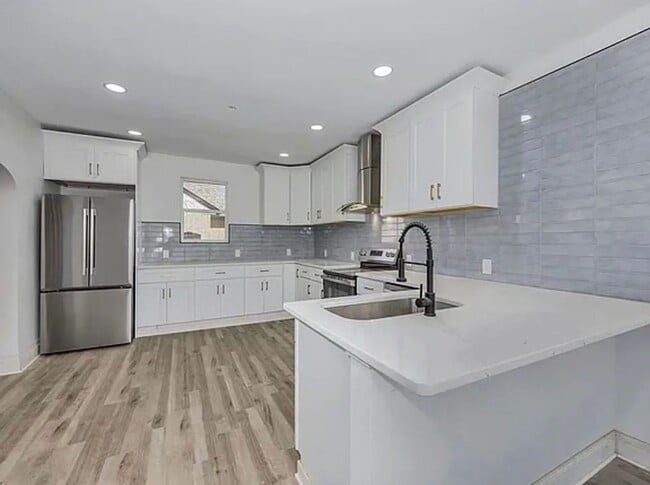 Building Photo - Coming Soon_ Renovated 5 bd/ 2 bth House in Norwood!