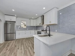 Building Photo - Coming Soon_ Renovated 5 bd/ 2 bth House in Norwood!