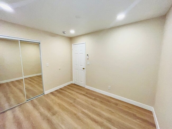 Building Photo - Remodeled 3 bedroom 2 Bath house