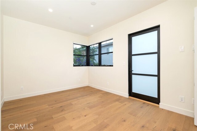 Building Photo - 822 S Plymouth Blvd