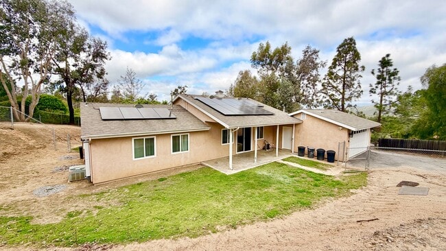 Building Photo - Nicely Updated Single-Story on quiet cul-de-sac Street just Minutes to Downtown Fallbrook!