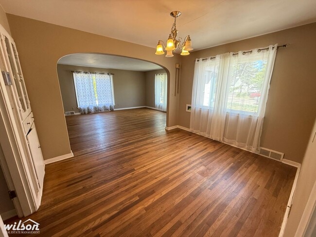 Building Photo - West Yakima 3-Bedroom Home with Spacious Living Areas