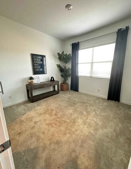 Building Photo - 4017 W La Mirada Dr