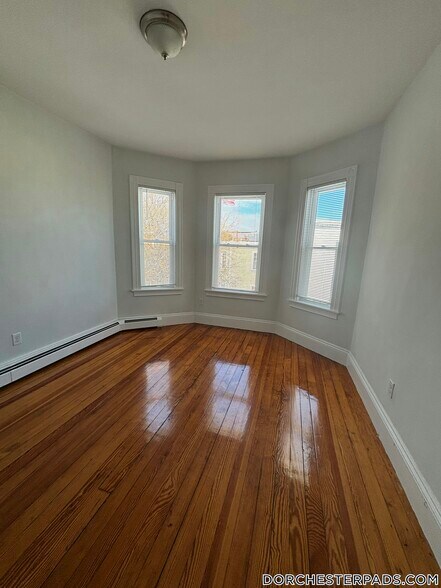 Building Photo - 15 Romsey St