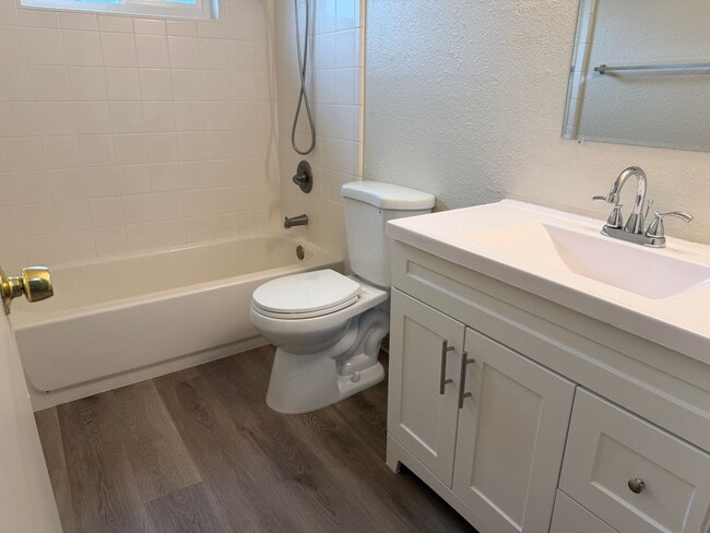 Building Photo - Remodeled 3 bedroom 1 bath house