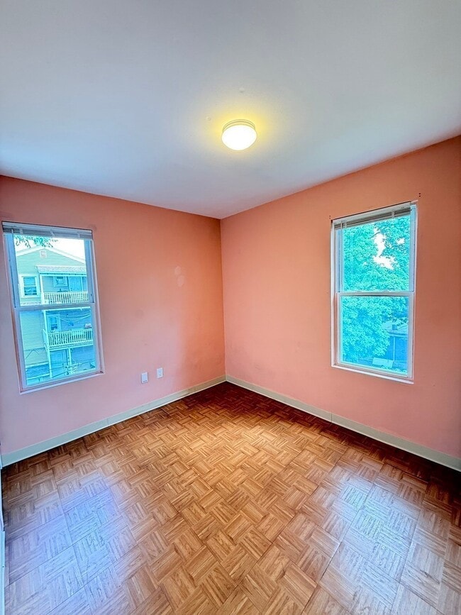 Building Photo - 154 Stanwood St