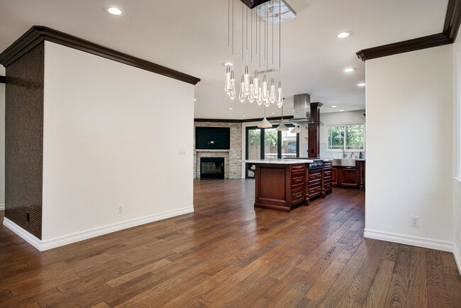 Building Photo - 8562 Sandy Hook Dr