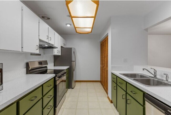 Building Photo - Stunning 2/1 with Water Views at Bivens La...